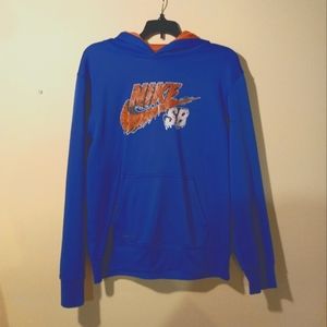 Women's Nike SB Therma Fit Pullover Hoodie.